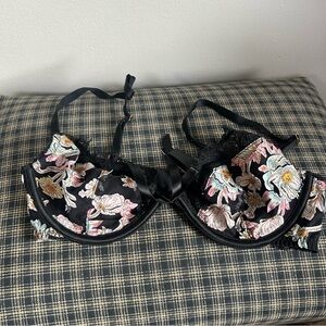 Victoria's Secret Black Floral Lace Underwire Bra‎ 32D/70